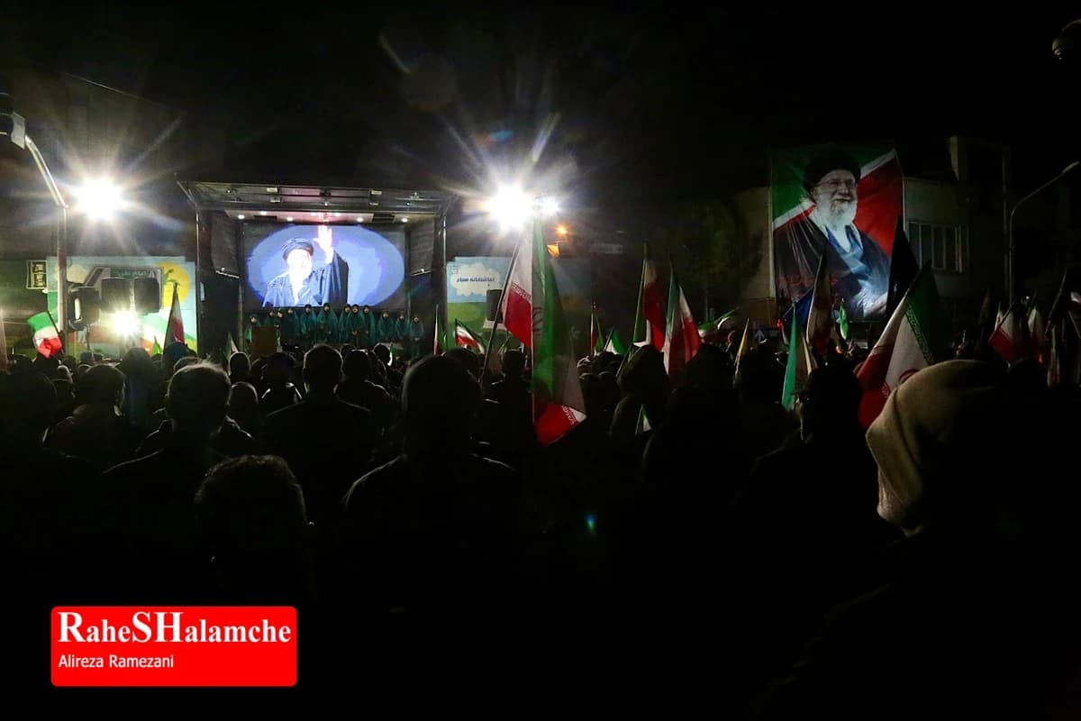 تجمع مردمی در خیابان پیروزی — تصویر 13