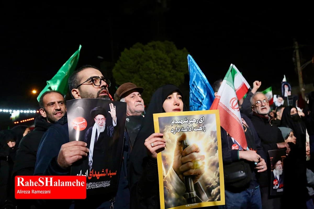 تجمع مردمی در خیابان پیروزی — تصویر 15