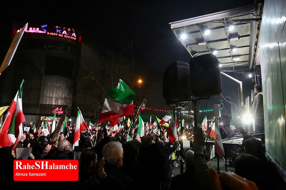تجمع مردمی در خیابان پیروزی — تصویر 16
