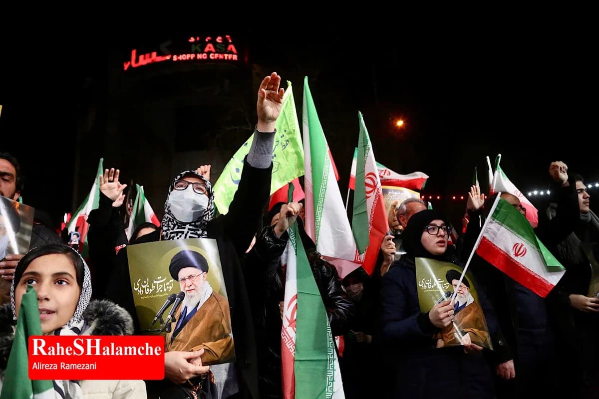 تجمع مردمی در خیابان پیروزی — تصویر 18