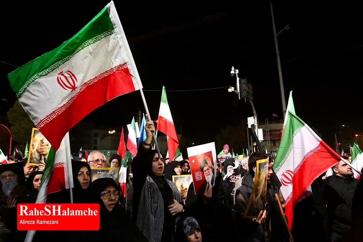 تجمع مردمی در خیابان پیروزی — تصویر 17