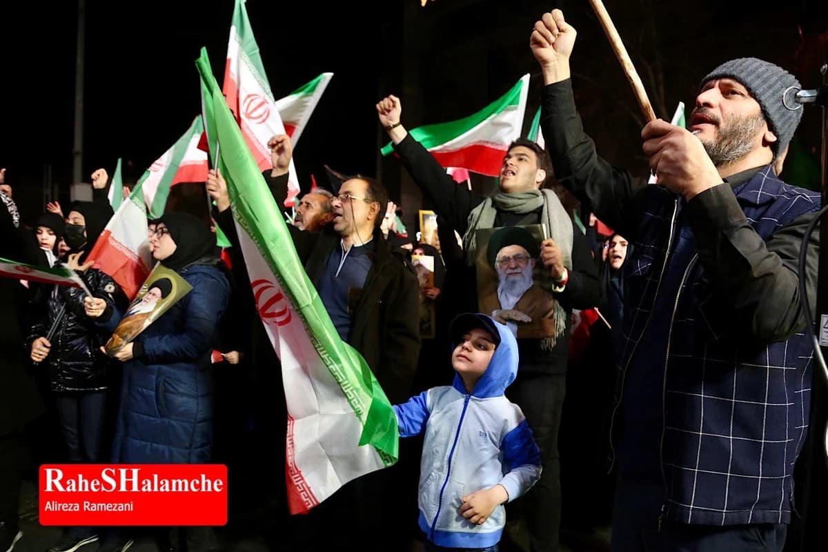 تجمع مردمی در خیابان پیروزی — تصویر 20