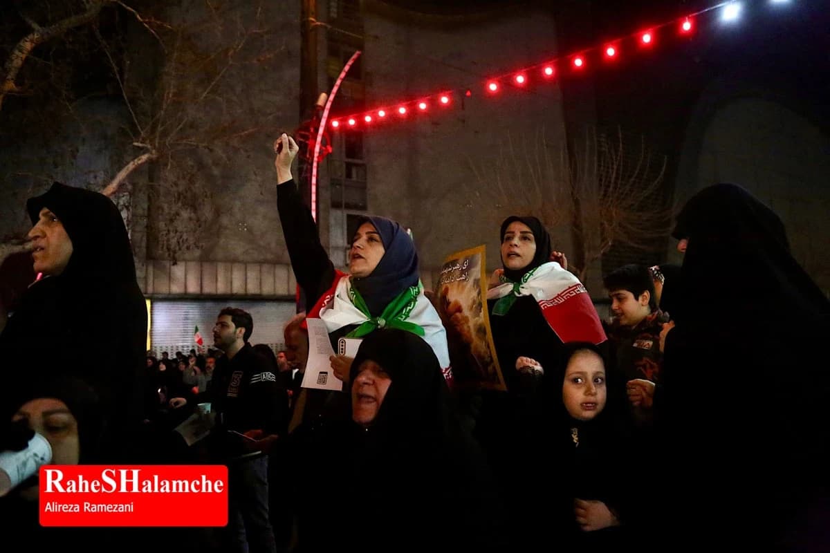 تجمع مردمی در خیابان پیروزی — تصویر 21