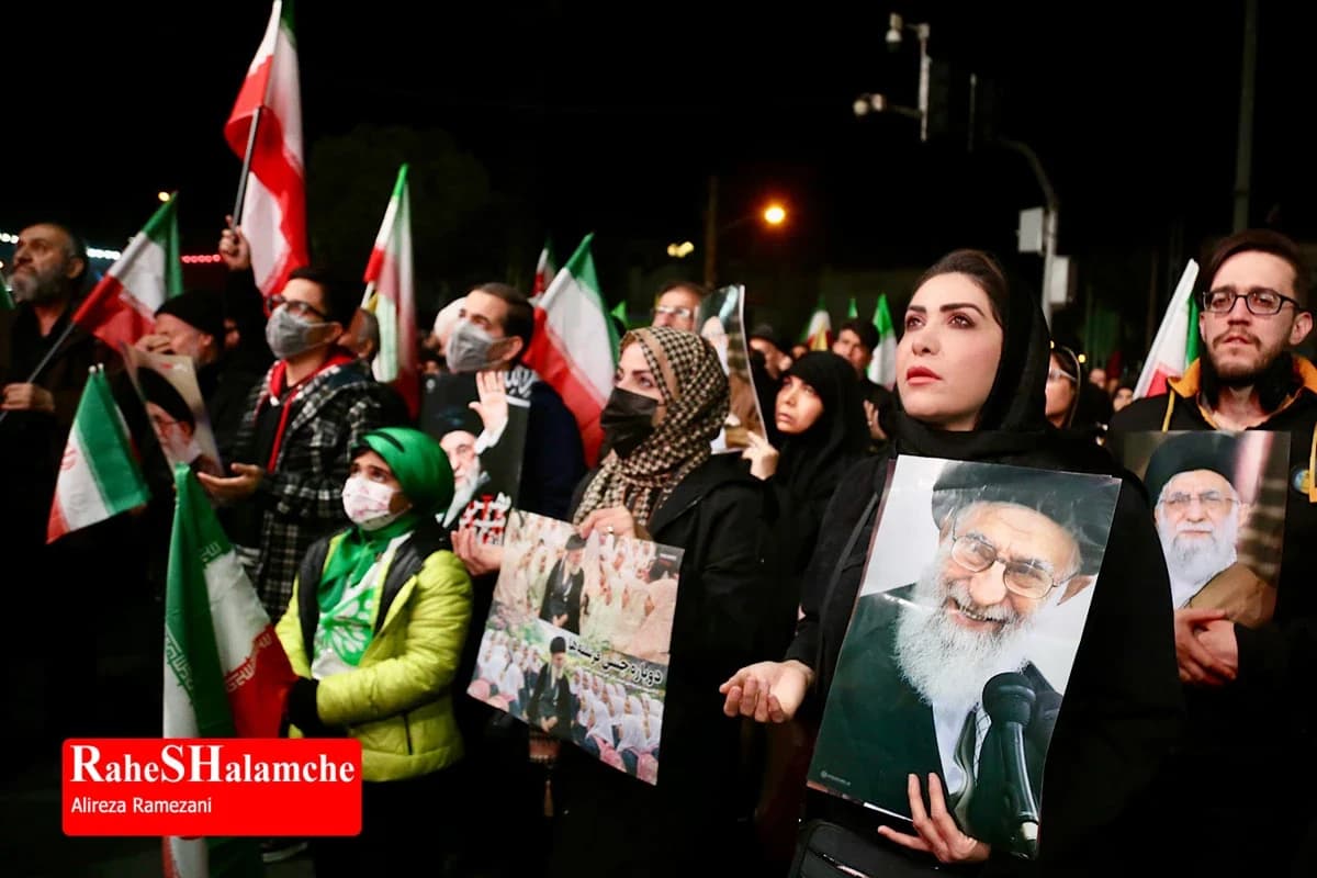 تجمع مردمی در خیابان پیروزی — تصویر 26