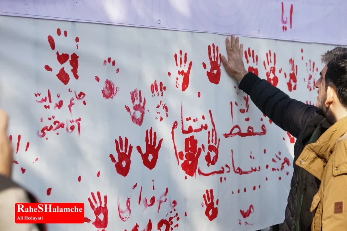 میدان انقلاب با بیعت با سومین رهبر انقلاب تماشایی شد +تصاویر — تصویر 21
