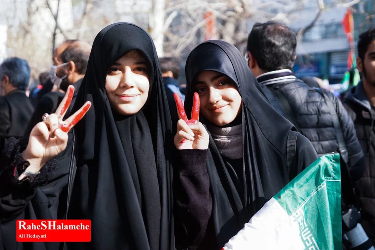 میدان انقلاب با بیعت با سومین رهبر انقلاب تماشایی شد +تصاویر — تصویر 25