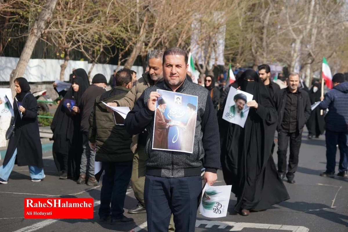 میدان انقلاب با بیعت با سومین رهبر انقلاب تماشایی شد +تصاویر — تصویر 62