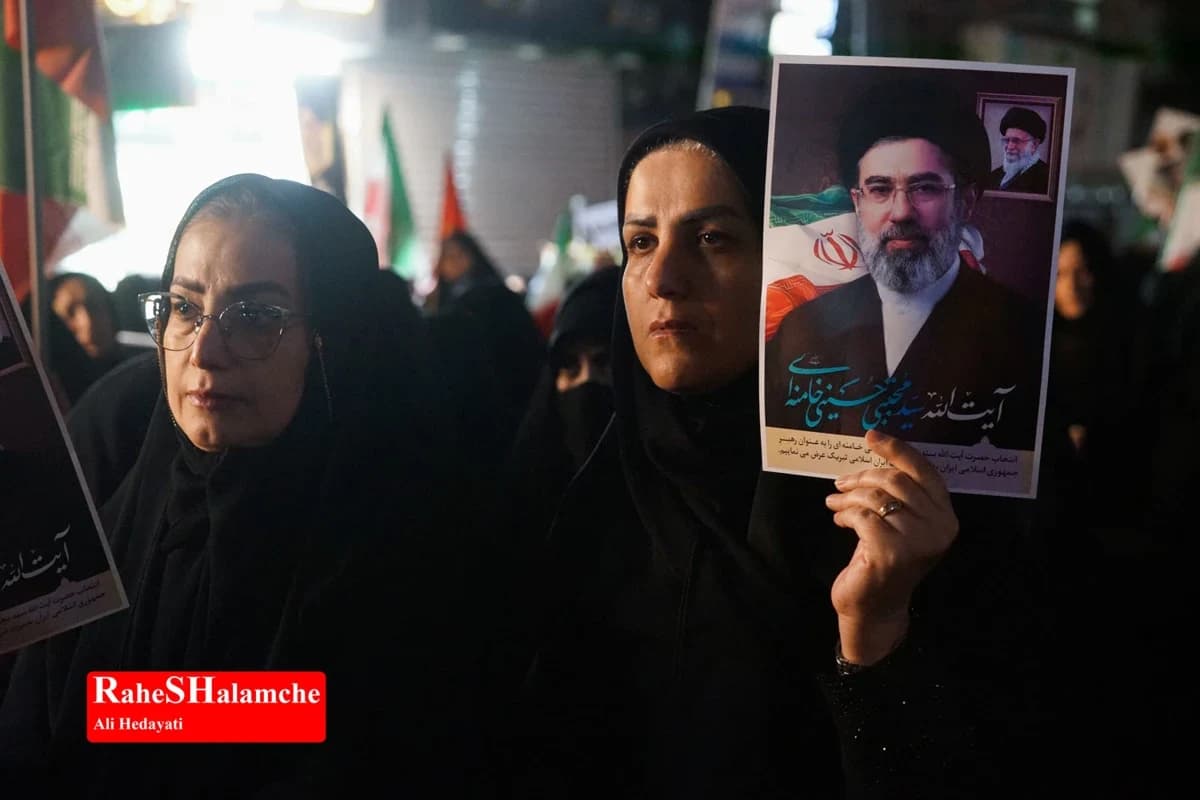 اجتماع مردم محله افسریه تهران برای بیعت با رهبر جدید +تصاویر — تصویر 36