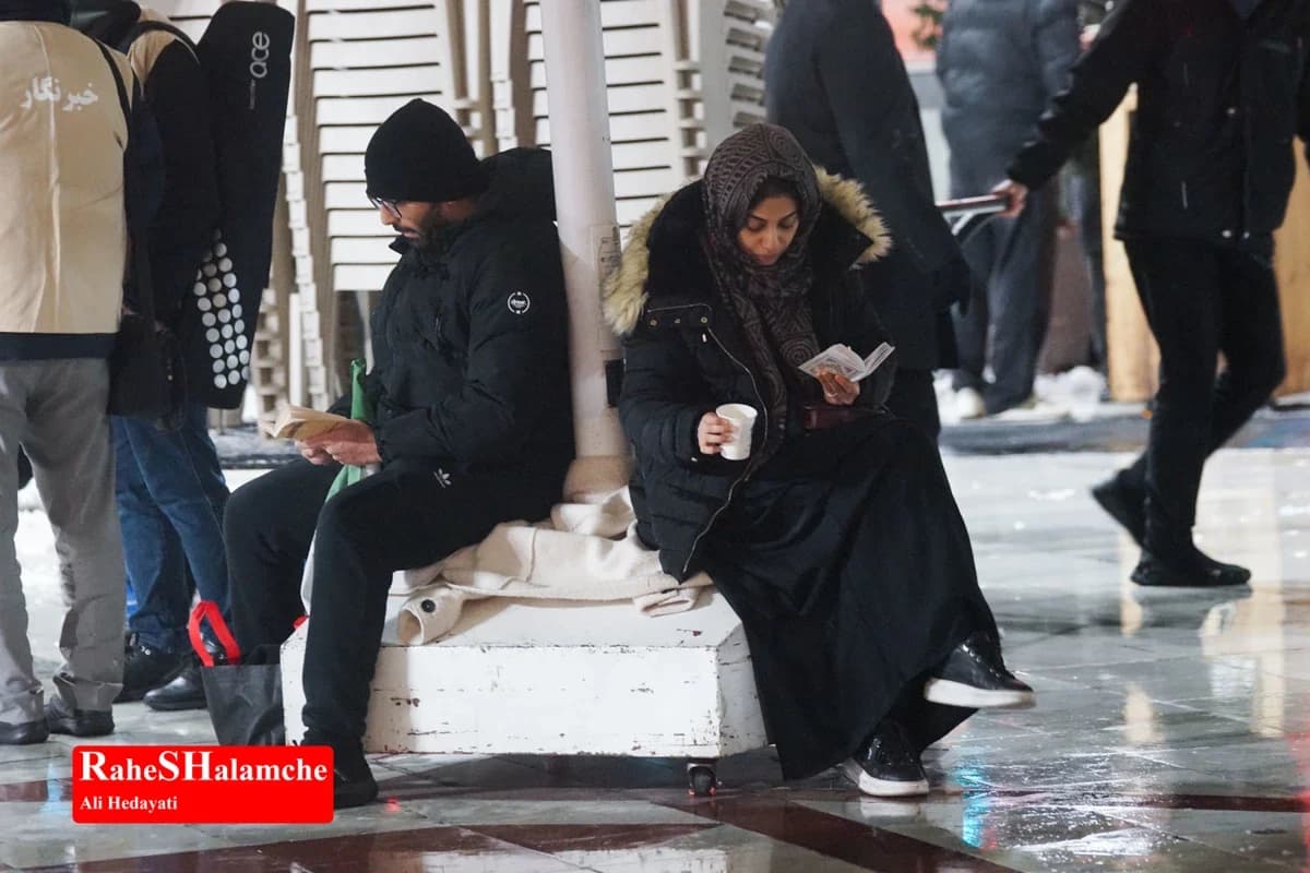 مراسم شب قدر در امامزاده صالح و میدان انقلاب تهران +تصاویر — تصویر 24
