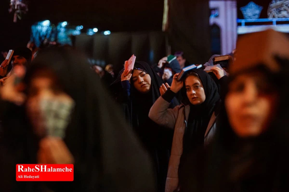 مراسم شب قدر در امامزاده صالح و میدان انقلاب تهران +تصاویر — تصویر 41