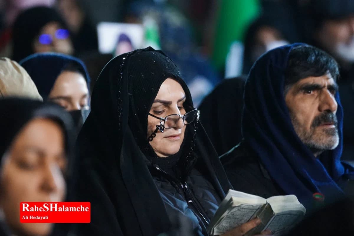 شب قدر بیستوسوم با حضور شهید جنگ رمضان در میدان ولیعصر(عج) +تصاویر — تصویر 18