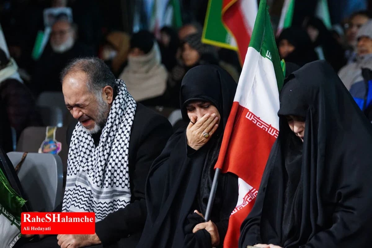 شب قدر بیستوسوم با حضور شهید جنگ رمضان در میدان ولیعصر(عج) +تصاویر — تصویر 51