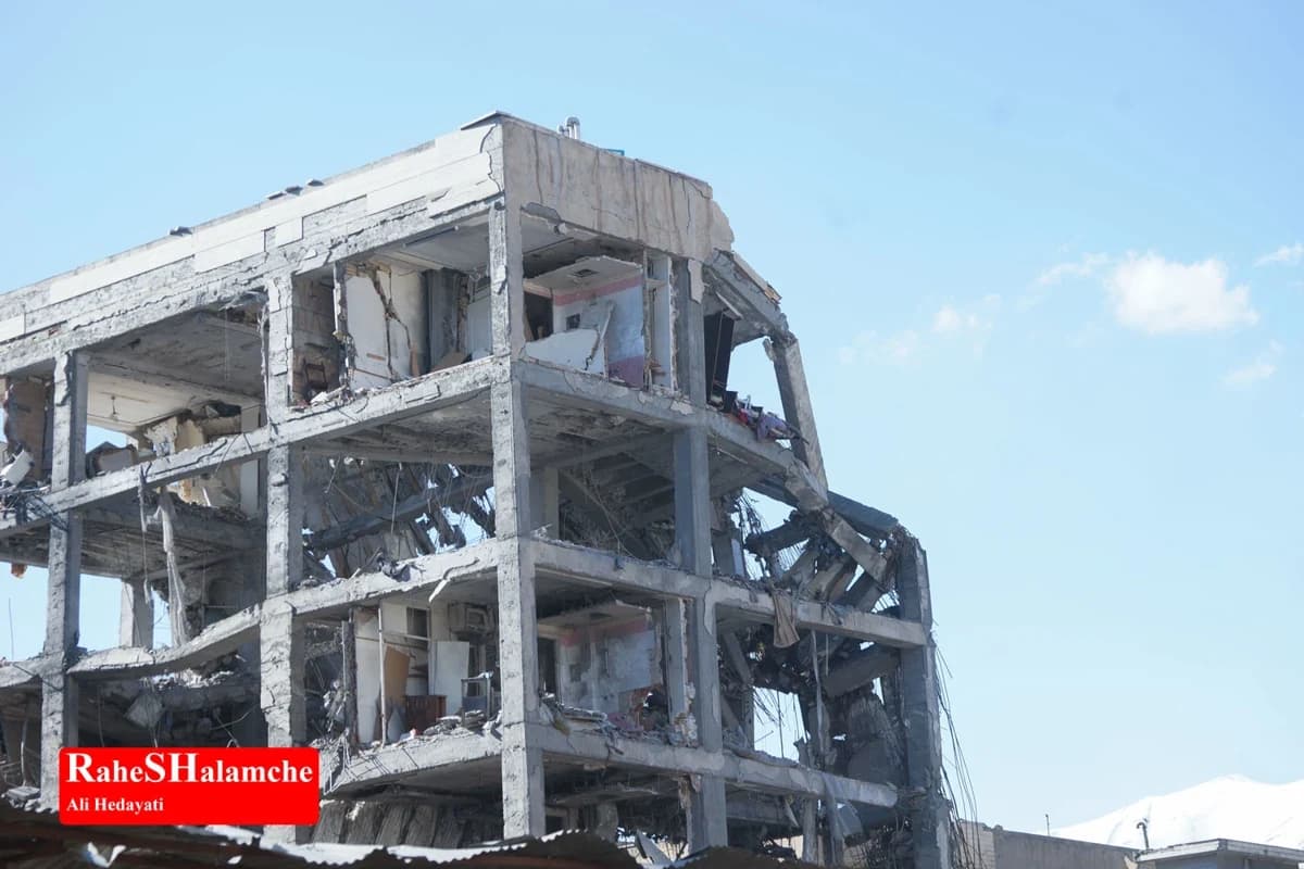 گزارش تصویری از آثار حملات موشکی در دانشگاه شریف و منازل مسکونی — تصویر 68