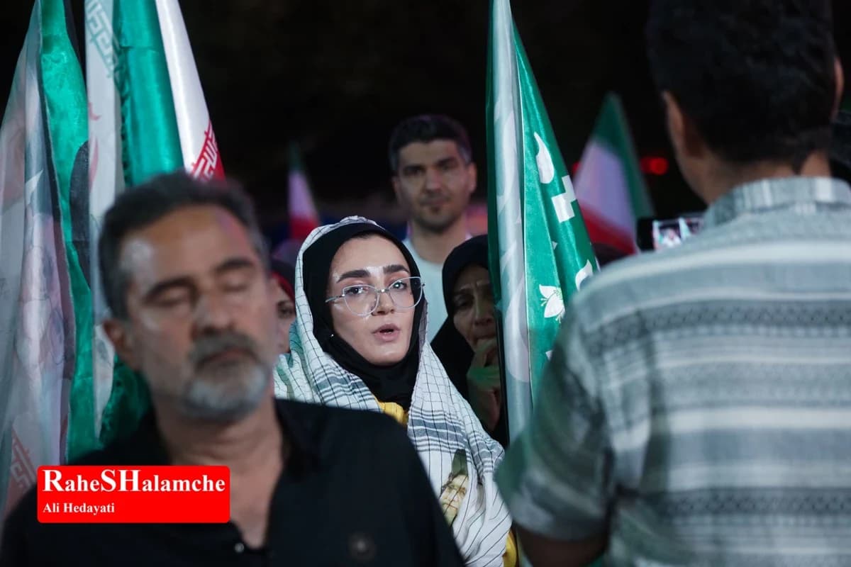 اجتماع حماسی مردم در میدان بازار دوم نازی آباد تهران +تصاویر — تصویر 14