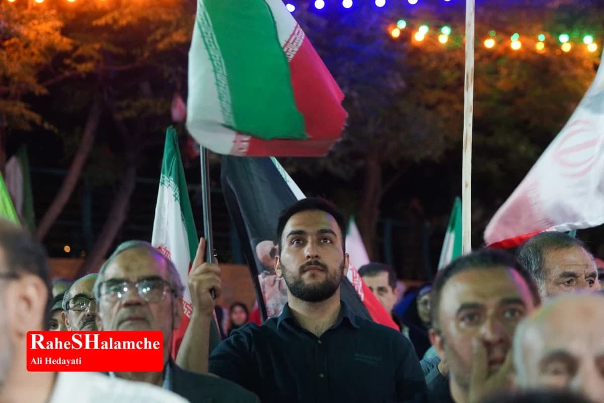 اجتماع حماسی مردم در میدان بازار دوم نازی آباد تهران +تصاویر — تصویر 13