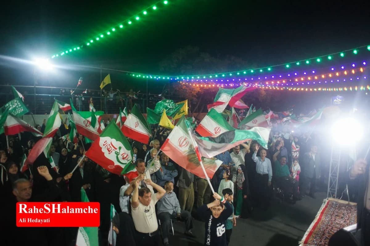 اجتماع حماسی مردم در میدان بازار دوم نازی آباد تهران +تصاویر — تصویر 18