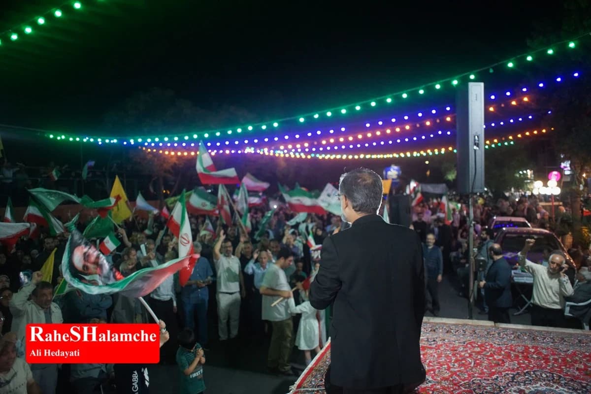 اجتماع حماسی مردم در میدان بازار دوم نازی آباد تهران +تصاویر — تصویر 19