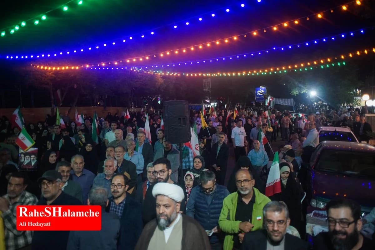 اجتماع حماسی مردم در میدان بازار دوم نازی آباد تهران +تصاویر — تصویر 26