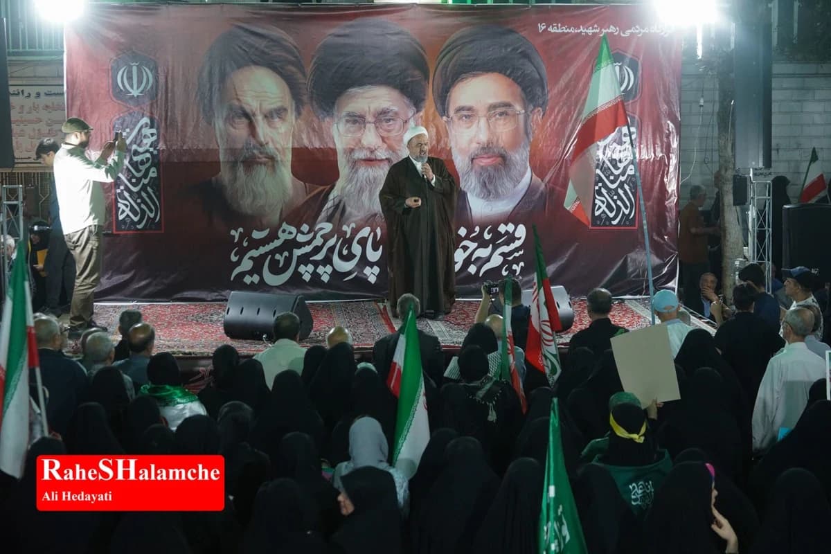 اجتماع حماسی مردم در میدان بازار دوم نازی آباد تهران +تصاویر — تصویر 34