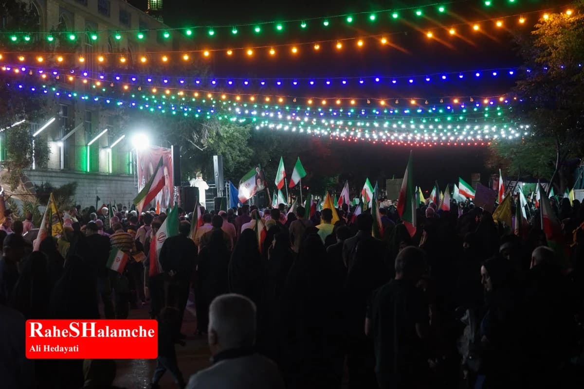 اجتماع حماسی مردم در میدان بازار دوم نازی آباد تهران +تصاویر — تصویر 37