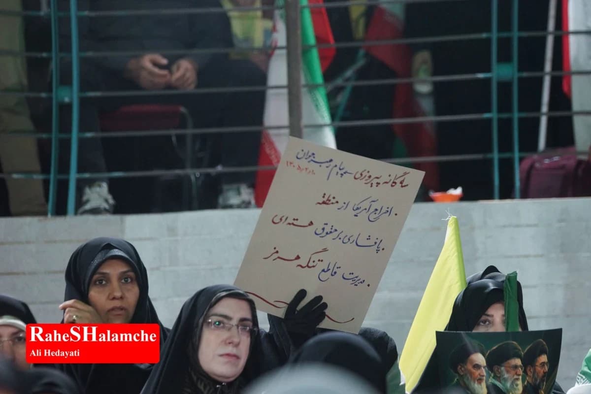 اجتماع حماسی مردم در میدان بازار دوم نازی آباد تهران +تصاویر — تصویر 45