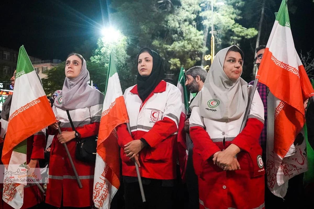 هفتادمین اجتماع شبانه مردمی در میدان نبوت تهران +تصاویر — تصویر 3