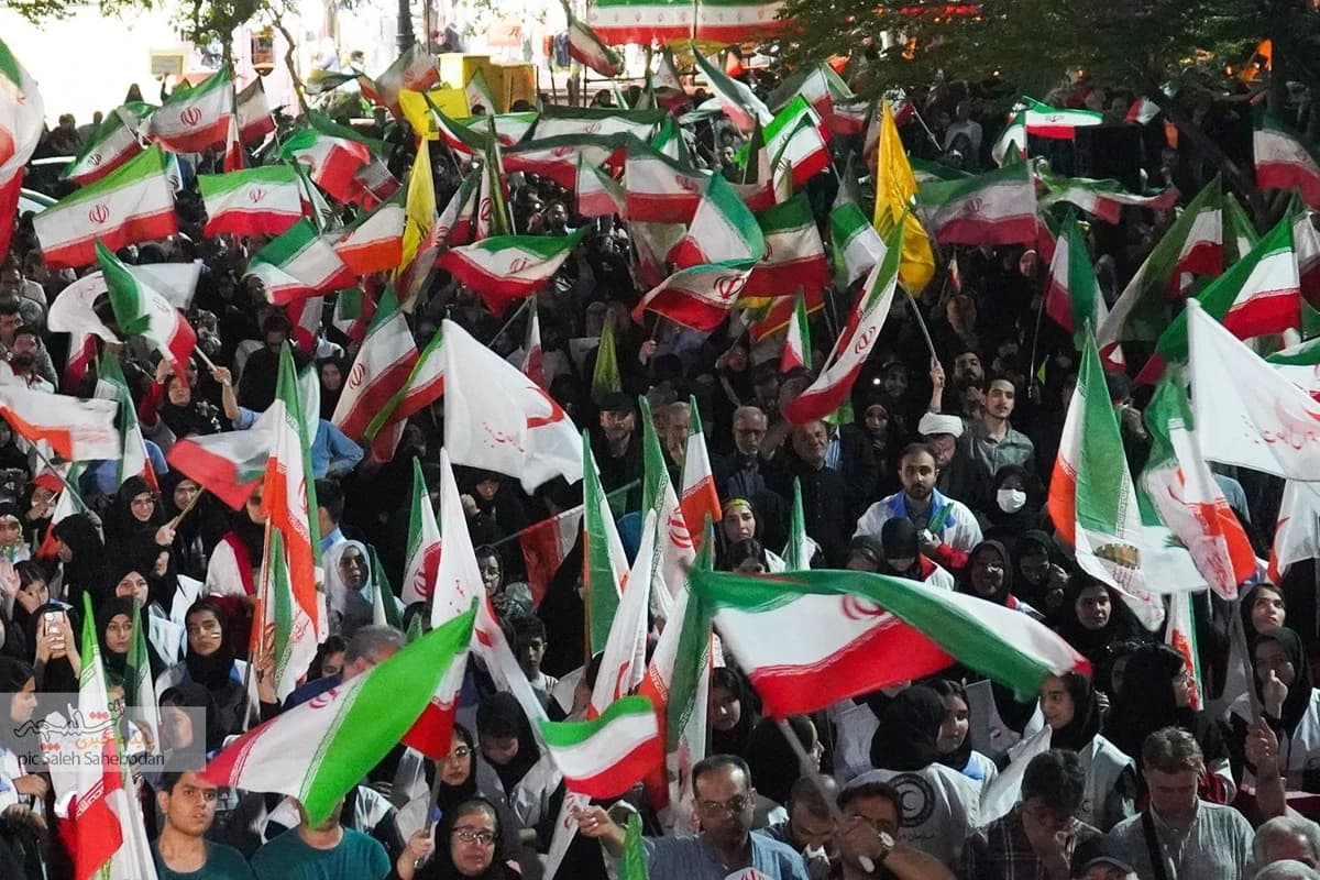 هفتادمین اجتماع شبانه مردمی در میدان نبوت تهران +تصاویر — تصویر 11