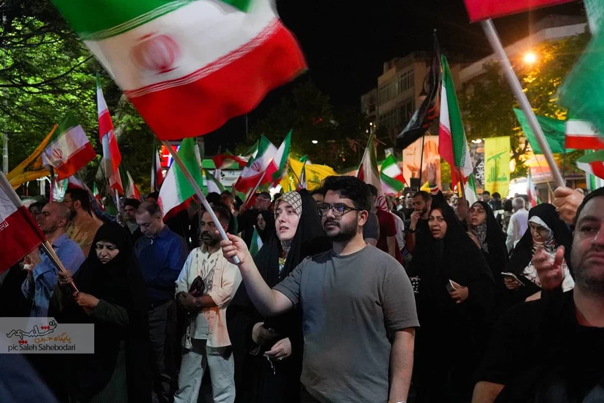 هفتادمین اجتماع شبانه مردمی در میدان نبوت تهران +تصاویر — تصویر 15