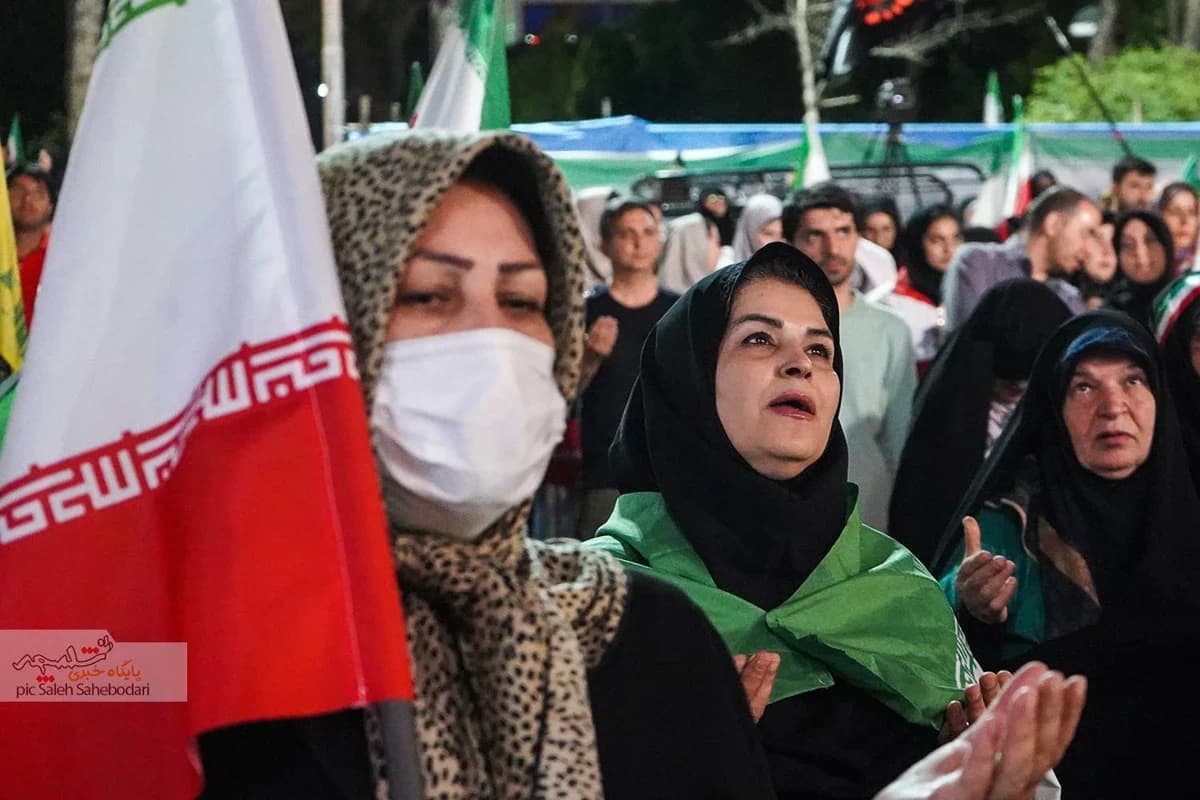 هفتادمین اجتماع شبانه مردمی در میدان نبوت تهران +تصاویر — تصویر 22