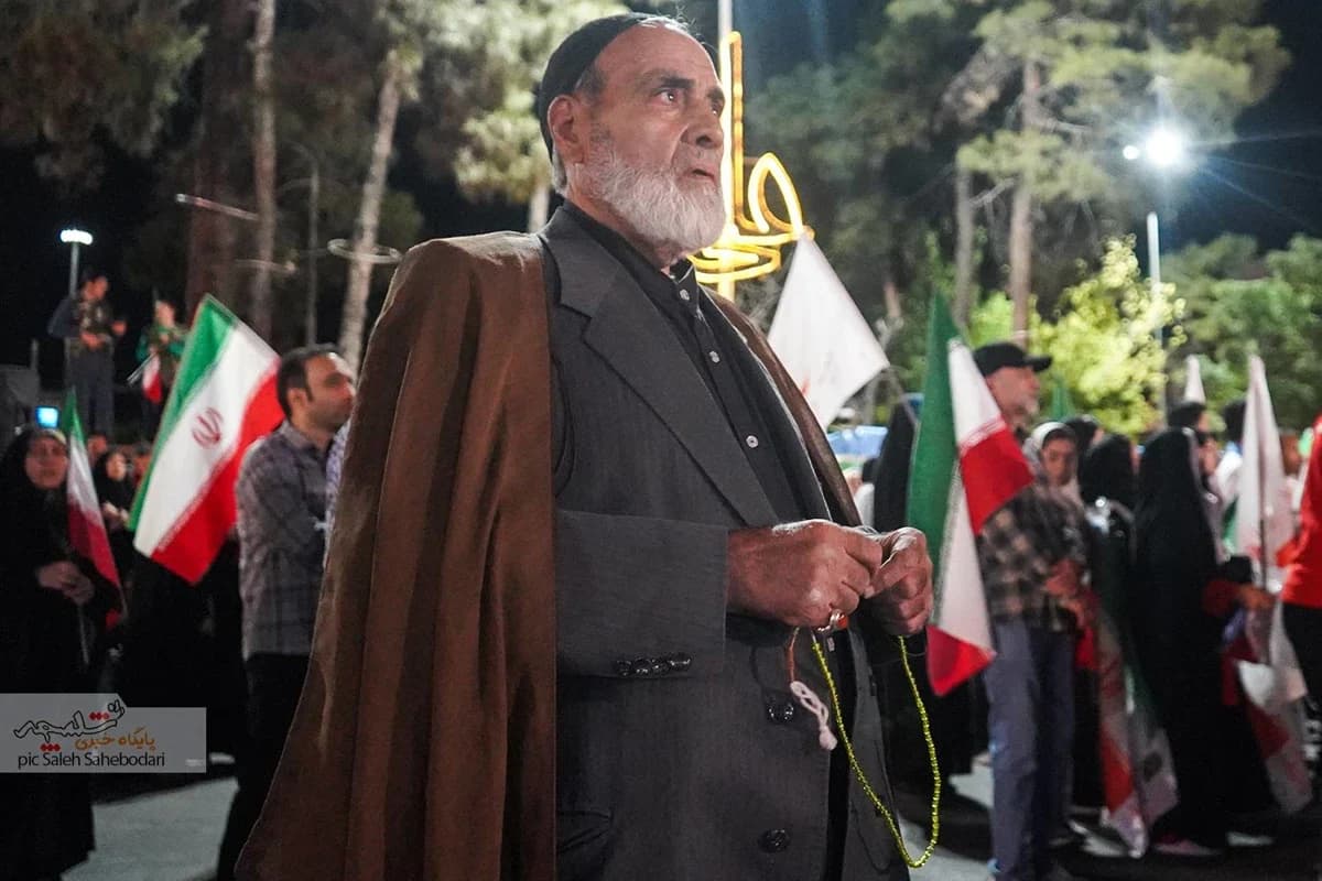 هفتادمین اجتماع شبانه مردمی در میدان نبوت تهران +تصاویر — تصویر 27