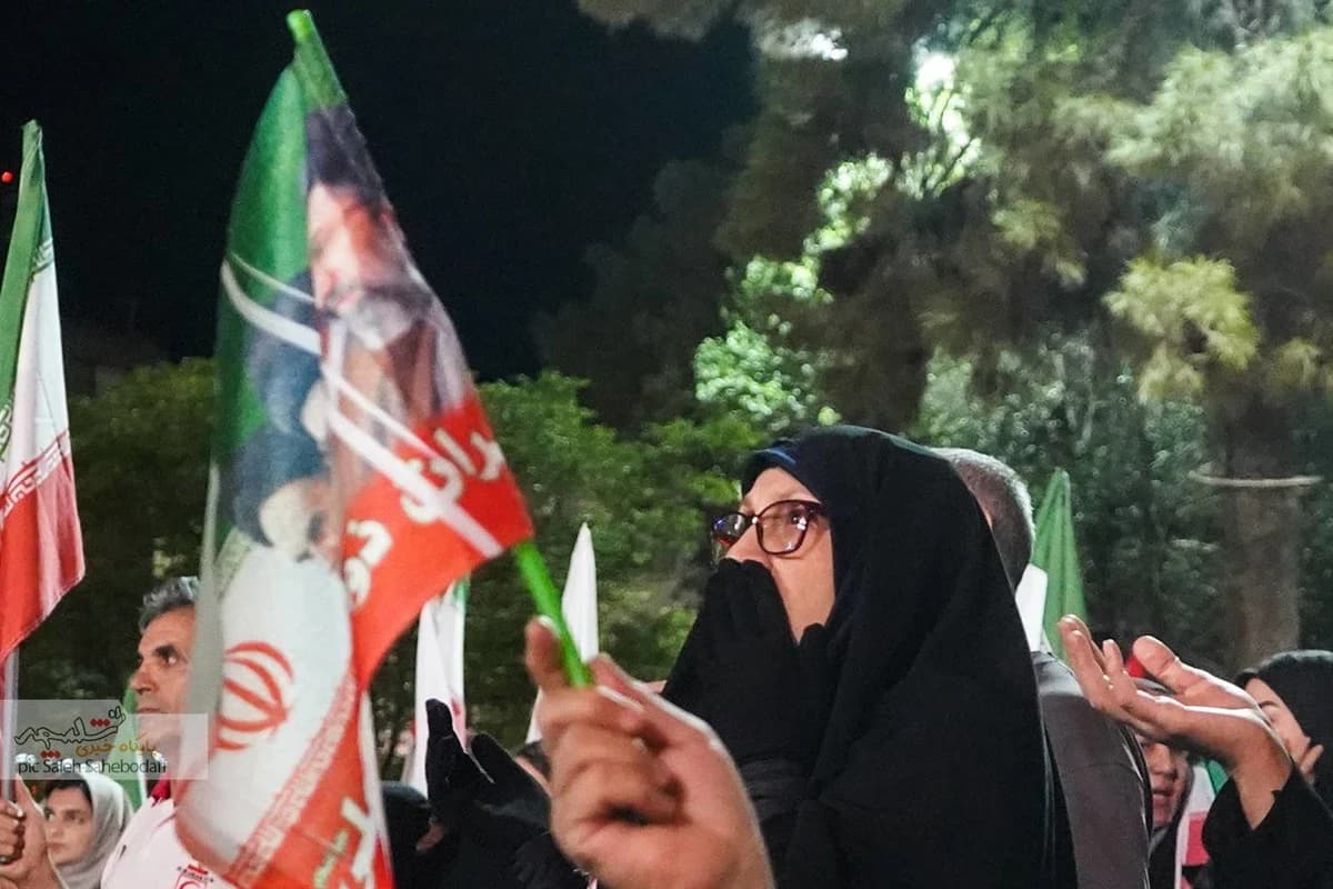 هفتادمین اجتماع شبانه مردمی در میدان نبوت تهران +تصاویر — تصویر 29