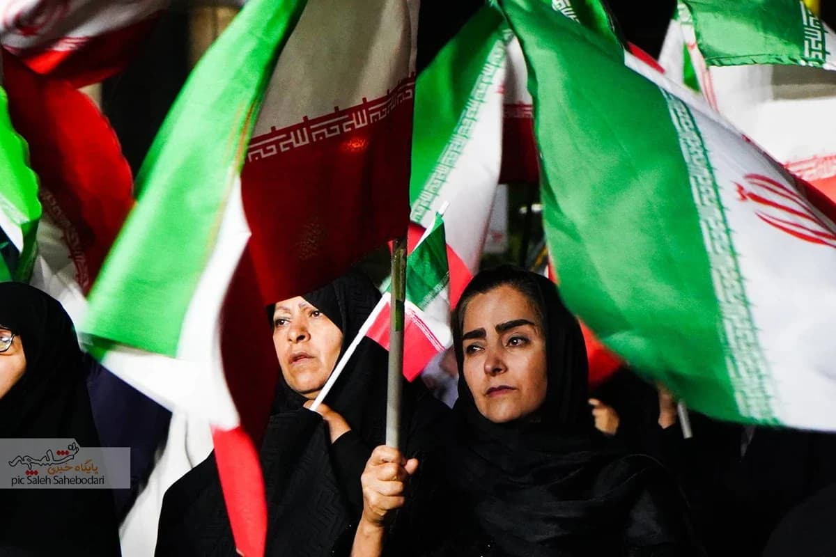 اجتماع هفتادویکمین مردمی در میدان ابنسینا +تصاویر — تصویر 22