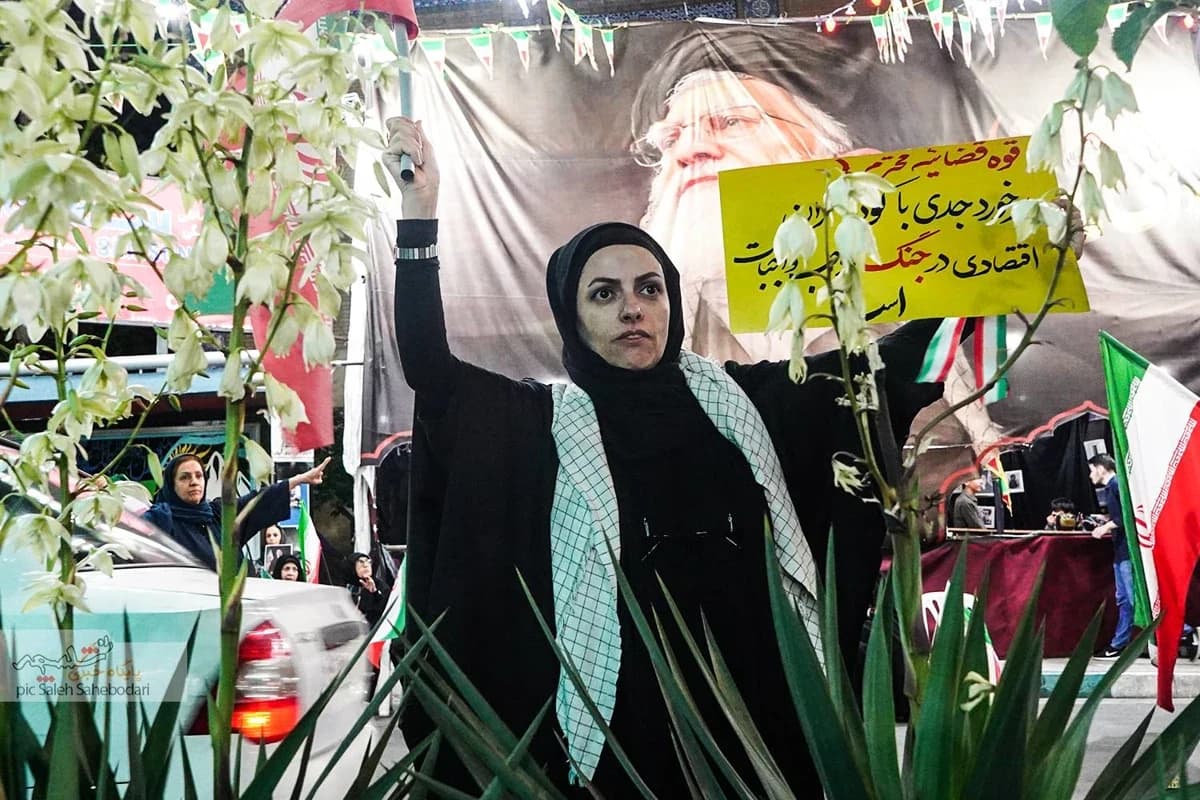 اجتماع شبانه مردم در یوسفآباد تهران +تصاویر — تصویر 22
