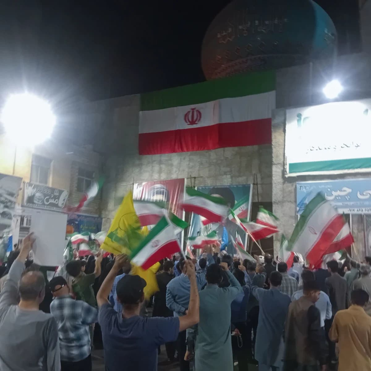 هفتادوششمین حماسه حضور مردم چابهار در حمایت از ایران اسلامی +عکس — تصویر 4