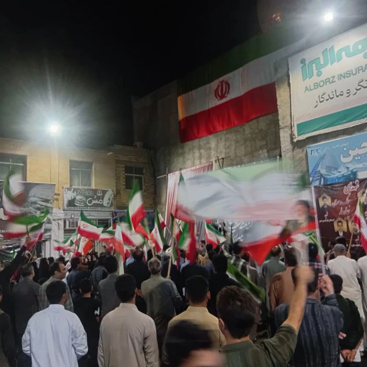 هفتادوششمین حماسه حضور مردم چابهار در حمایت از ایران اسلامی +عکس — تصویر 6