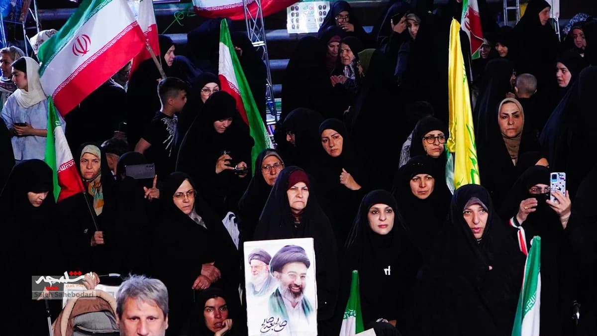 اجتماع شبانه مردم محله اتابک تهران +تصاویر — تصویر 13