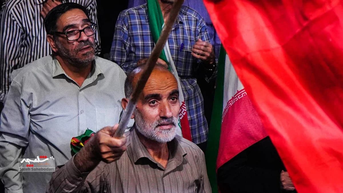 اجتماع شبانه مردم محله اتابک تهران +تصاویر — تصویر 14