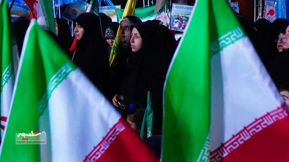 اجتماع شبانه مردم محله اتابک تهران +تصاویر — تصویر 25
