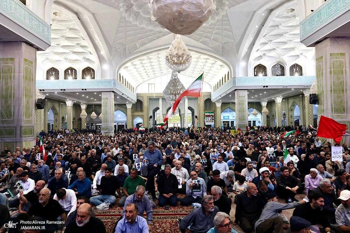 مراسم یادبود شهدای خانواده رهبر انقلاب در حرم عبدالعظیم(ع) +تصاویر — تصویر 16