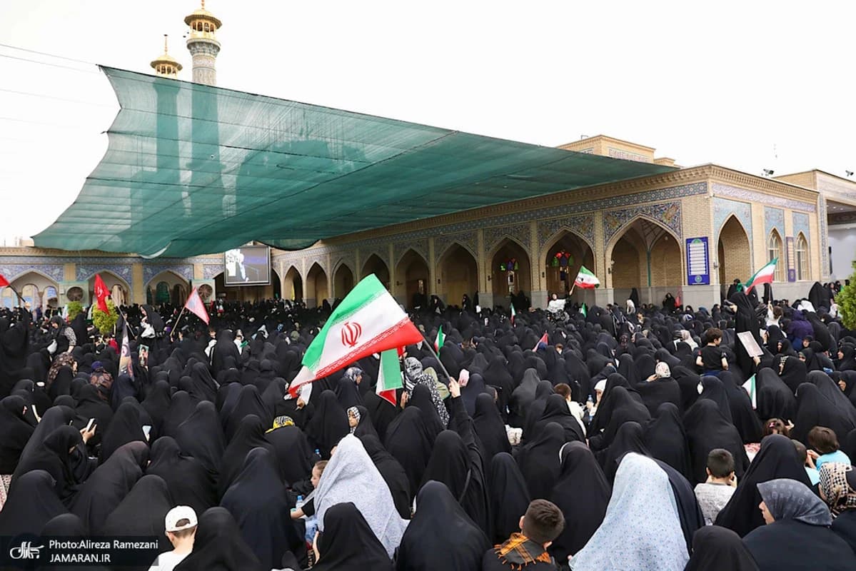 مراسم یادبود شهدای خانواده رهبر انقلاب در حرم عبدالعظیم(ع) +تصاویر — تصویر 11