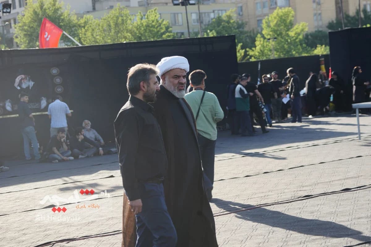 بزرگترین پرچم عزای حسینی در ایران به اهتزاز درآمد +تصاویر — تصویر 6