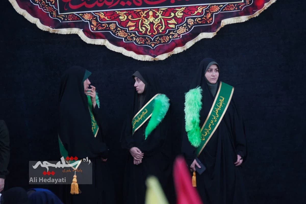 بزرگترین پرچم عزای حسینی در ایران به اهتزاز درآمد +تصاویر — تصویر 15