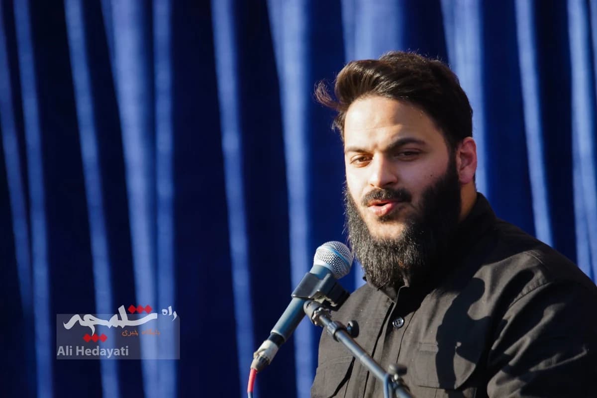 بزرگترین پرچم عزای حسینی در ایران به اهتزاز درآمد +تصاویر — تصویر 18