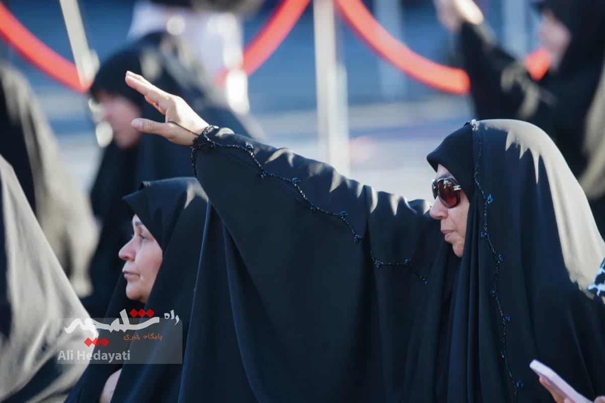 بزرگترین پرچم عزای حسینی در ایران به اهتزاز درآمد +تصاویر — تصویر 21