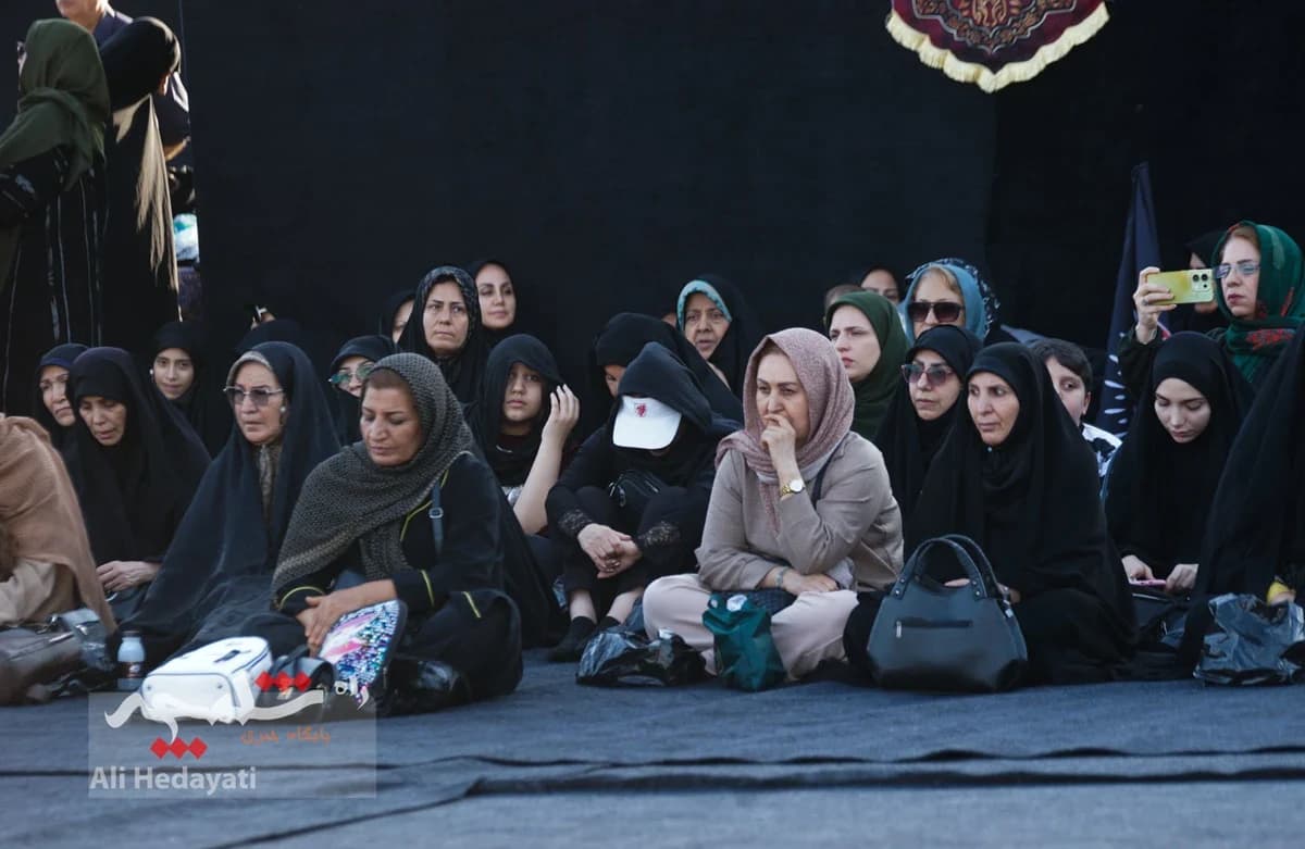 بزرگترین پرچم عزای حسینی در ایران به اهتزاز درآمد +تصاویر — تصویر 23