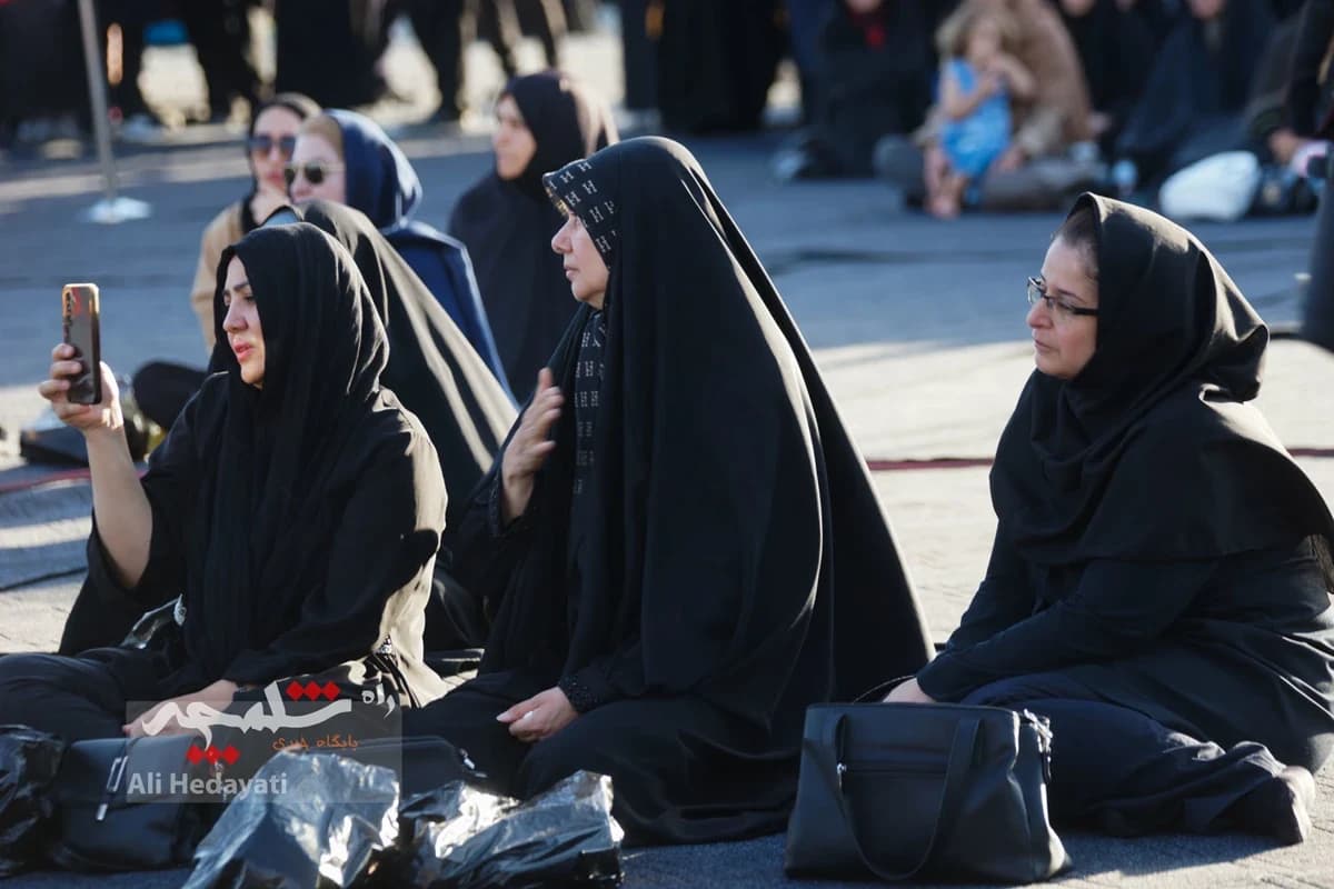 بزرگترین پرچم عزای حسینی در ایران به اهتزاز درآمد +تصاویر — تصویر 22
