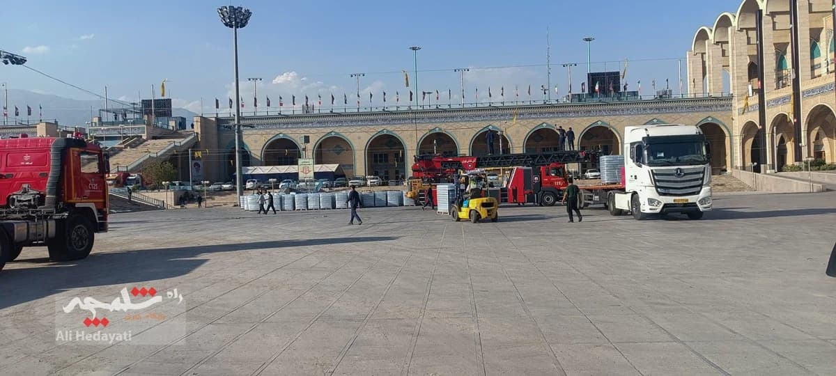 آماده سازی مصلی امام خمینی(ره) محل استقرار پیکر رهبر شهید انقلاب +تصاویر — تصویر 1