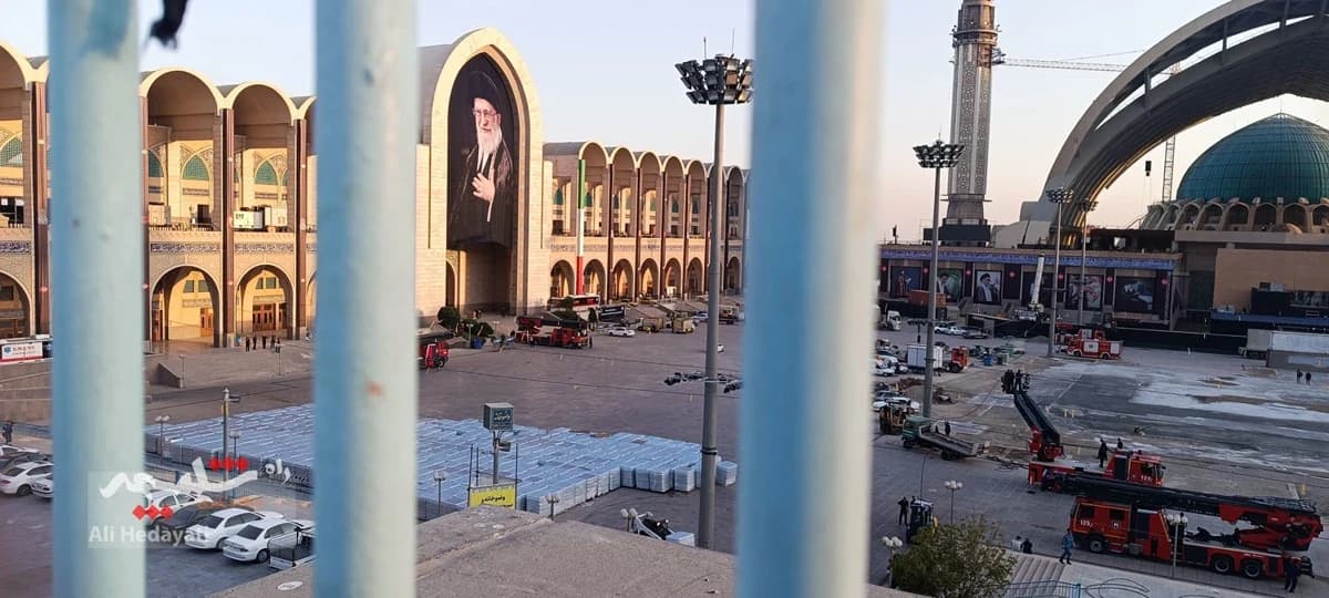 آماده سازی مصلی امام خمینی(ره) محل استقرار پیکر رهبر شهید انقلاب +تصاویر — تصویر 23