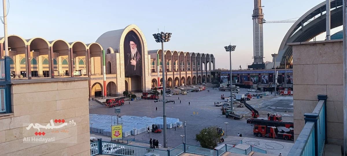 آماده سازی مصلی امام خمینی(ره) محل استقرار پیکر رهبر شهید انقلاب +تصاویر — تصویر 25
