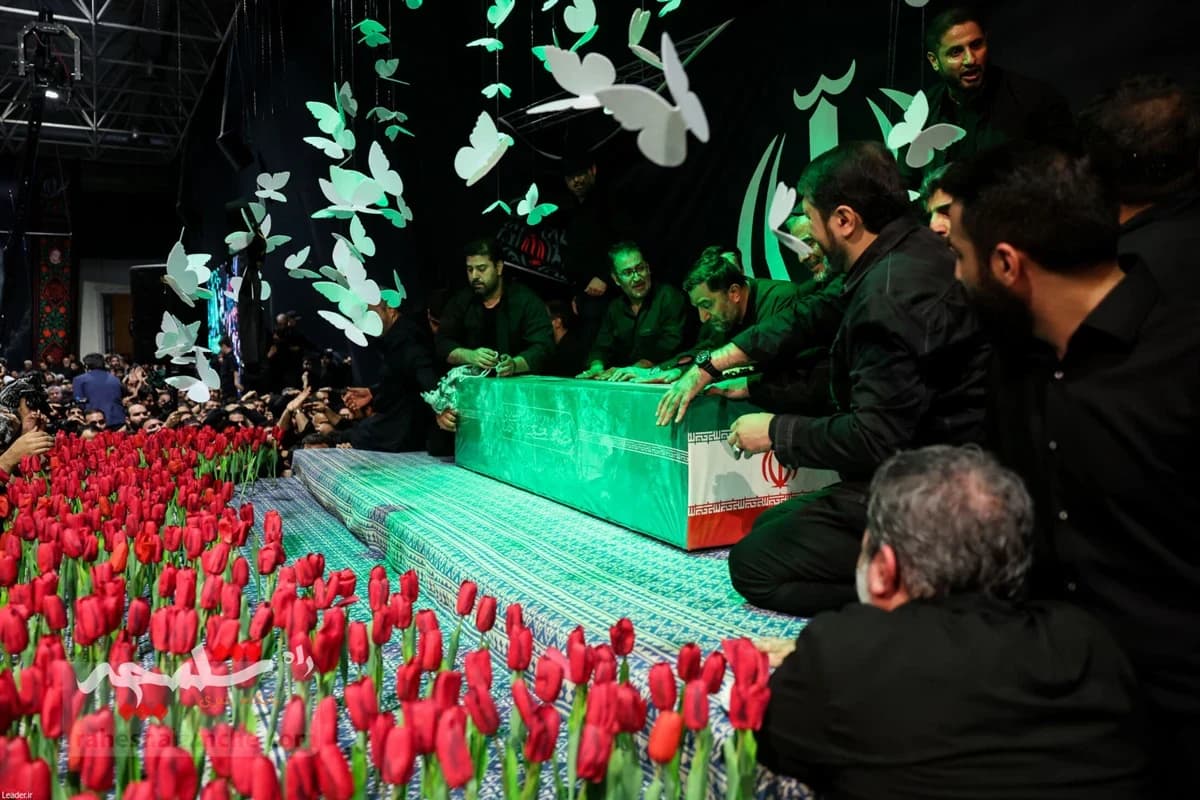 آخرین دیدار خانوادههای معظم شهدا با رهبر شهید انقلاب +تصاویر — تصویر 13